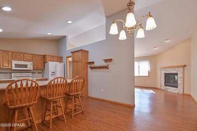 2837 17th Ave S, Grand Forks, ND 58201 - photo 5