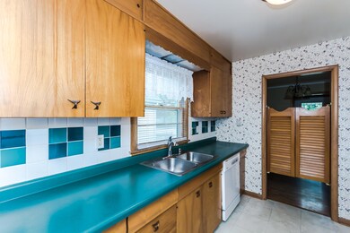 2204 7th Ave N Grand Forks ND-print-006-
