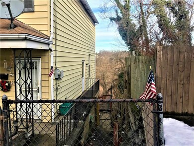 You can also enter on the right side of the house.