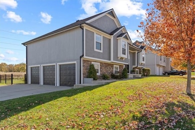 1001 SW Powell Dr, Oak Grove, MO 64075 - photo 4