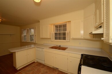 1009 Sioux Dr, Jacksonville, NC 28540 - photo 6