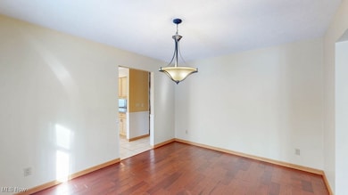 8305 Pebble Creek Ct, Chagrin Falls, OH 44023 - photo 5