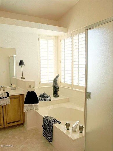 Sep tub & shower in master bath