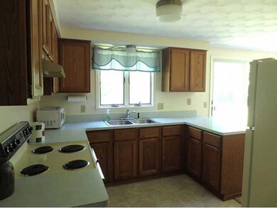 Kitchen The Well-Laid Out Oak Kitchen Includes a P