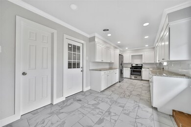 1130 Chamboard Ln, Houston, TX 77018 - photo 5