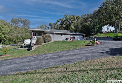 300 E Eldora Ave, Weeping Water, NE 68463 - photo 3