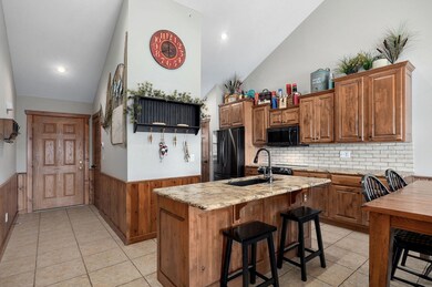 24 Village Trail Building 17 Unit 11-16