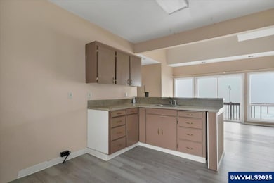 801 NW Coast St unit 2 St, Newport, OR 97365 - photo 4