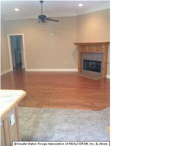 KITCHEN & LIVING ROOM
