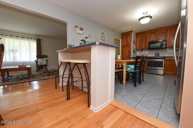 2001 Oakleaf Dr, Schenectady, NY 12303 - photo 6