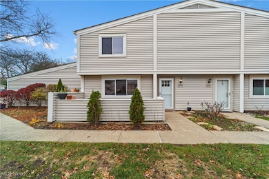 3239 Bay Landing Dr unit 30, Westlake, OH 44145 - photo 2