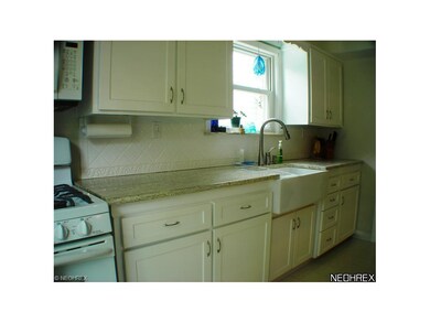Granite, farmhouse sink, awesome fixture!