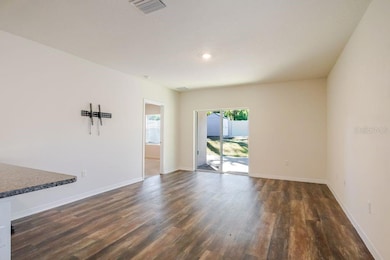 10945 Trailing Vine Dr, Tampa, FL 33610 - photo 4