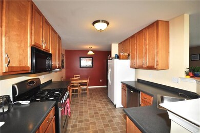 3693 Clauss Dr, Macungie, PA 18062 - photo 2