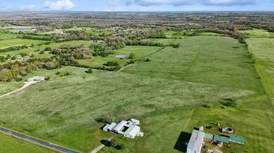 737 Sandusky Rd, Whitesboro, TX 76264 - photo 5