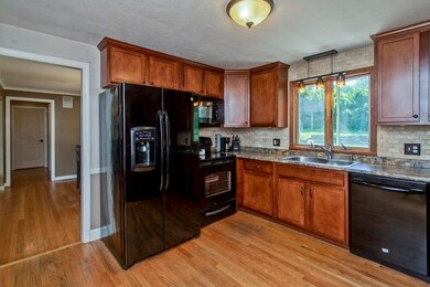 39 Crestview Dr, West Springfield, MA 01089 - photo 5