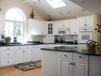 28 Myrtle Ave, Newburyport, MA 01950 - photo 7