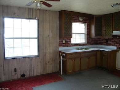 Kitchen/Dining Combo