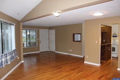 1444 Umpqua Ct, Woodburn, OR 97071 - photo 5