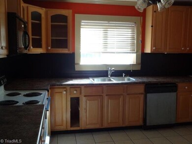 527 Ridgeway Cir, Asheboro, NC 27205 - photo 5