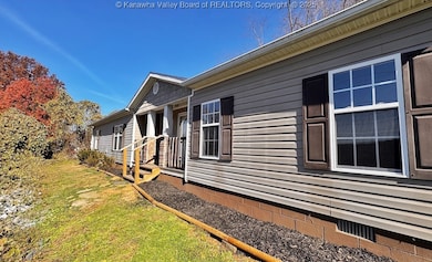 5173 Cherry Lawn Rd, Huntington, WV 25705 - photo 3