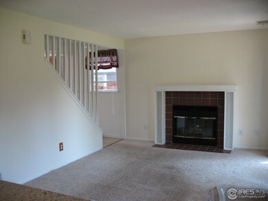 Living room w/Fireplace