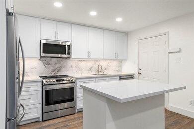 10240 Longmont Dr unit 48/1, Houston, TX 77042 - photo 7