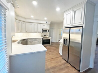 208 Victoria Way, Friendswood, TX 77546 - photo 4