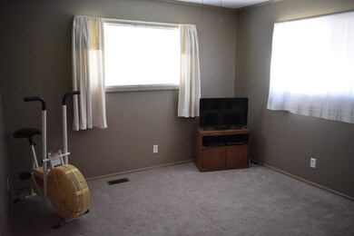 203 E Grissom Ave, Mitchell, IN 47446 - photo 3