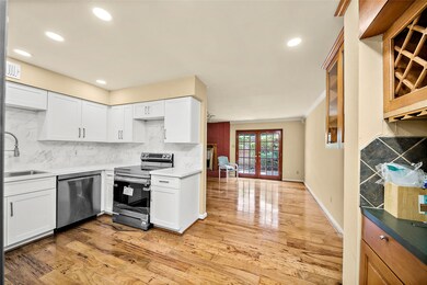 10325 Briar Forest Dr unit 210, Houston, TX 77042 - photo 5