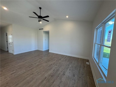 5047 Noah Ln, Oregon, OH 43616 - photo 3