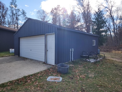 9279 S Forman Rd, Baldwin, MI 49304 - photo 4