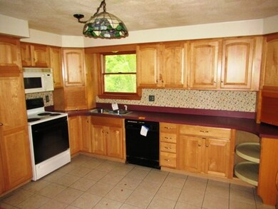 922 Aldrich St, Uxbridge, MA 01569 - photo 3