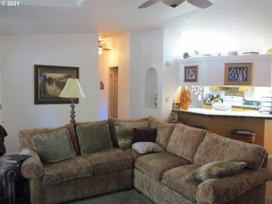 1111 SE 3rd Ave unit 61, Canby, OR 97013 - photo 5