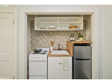 The Empress Building unit 404, Portland, OR 97209 - photo 6