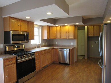 898 Lora Lee Dr, Marysville, OH 43040 - photo 2