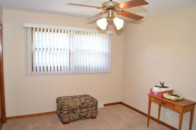 29W281 Wagner Rd, Naperville, IL 60564 - photo 5