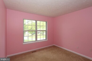 18124 Tompkins Ct, Dumfries, VA 22026 - photo 3