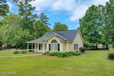 321 S Bennett St, Burgaw, NC 28425 - photo 4