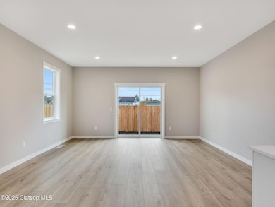 120 SW Alder Ct, Warrenton, OR 97146 - photo 7