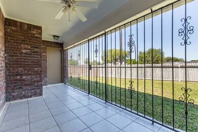 512 Tulip Cir, Alamo, TX 78516 - photo 2