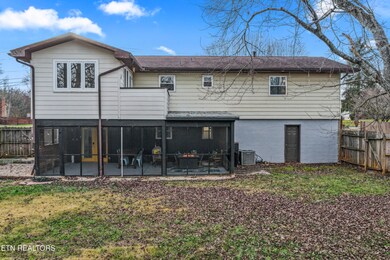 812 Crest Forest Rd, Knoxville, TN 37923 - photo 5