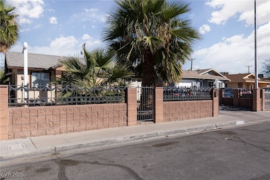 View of front of property featuring a fenced front