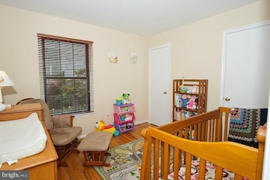 10210 Roberts Common Ln, Burke, VA 22015 - photo 4