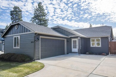 1603 W Allingham Avenue, Sisters