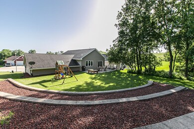 3381 Peach Tree Ln, Dubuque, IA 52002 - photo 2