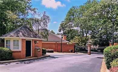 44 Mount Vernon Cir, Atlanta, GA 30338 - photo 2