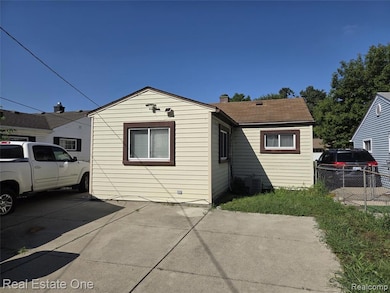 8279 Elm St, Taylor, MI 48180 - photo 5