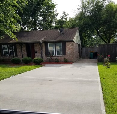 2136 Pearland Ave, Pearland, TX 77581 - photo 2