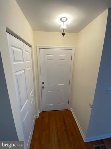 16 Martins Landing Ct, Germantown, MD 20874 - photo 4